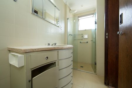 Apartamento para alugar com 139m², 4 quartos e 2 vagas Apartamento para alugar com 139m², 4 quartos e 2 vagasBANHEIRO2