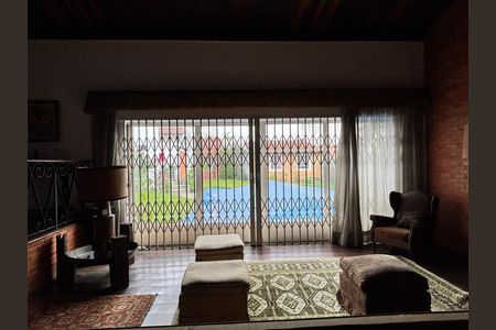 Casa à venda com 684m², 3 quartos e 6 vagas Casa à venda com 684m², 3 quartos e 6 vagasSala 1