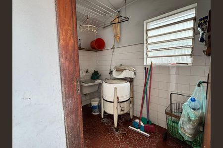 Casa à venda com 684m², 3 quartos e 6 vagas Casa à venda com 684m², 3 quartos e 6 vagasÁrea de Serviço