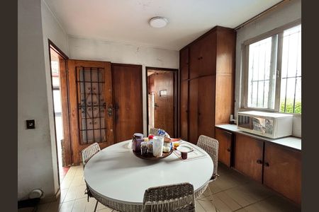 Casa à venda com 684m², 3 quartos e 6 vagas Casa à venda com 684m², 3 quartos e 6 vagasCozinha