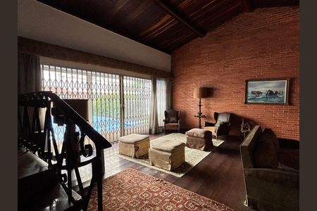 Casa à venda com 684m², 3 quartos e 6 vagas Casa à venda com 684m², 3 quartos e 6 vagasSala 1