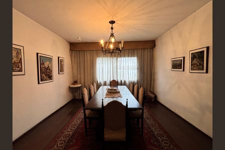 Casa à venda com 684m², 3 quartos e 6 vagas Casa à venda com 684m², 3 quartos e 6 vagasSala de Jantar