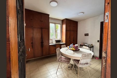 Casa à venda com 684m², 3 quartos e 6 vagas Casa à venda com 684m², 3 quartos e 6 vagasCozinha