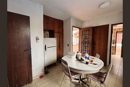 Casa à venda com 684m², 3 quartos e 6 vagas Casa à venda com 684m², 3 quartos e 6 vagasCozinha