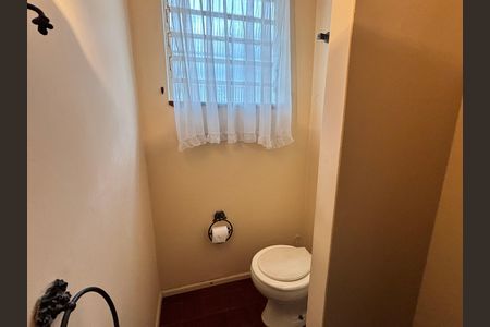 Casa à venda com 684m², 3 quartos e 6 vagas Casa à venda com 684m², 3 quartos e 6 vagasLavabo