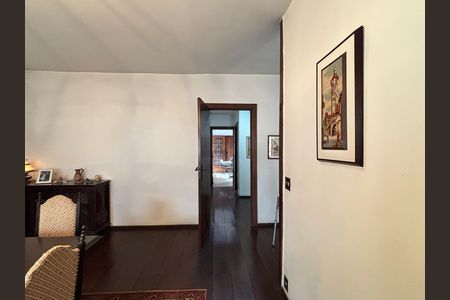 Casa à venda com 684m², 3 quartos e 6 vagas Casa à venda com 684m², 3 quartos e 6 vagasSala de Jantar
