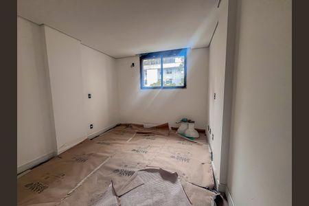 Suíte de apartamento à venda com 2 quartos, 63290m² em Lourdes, Belo Horizonte