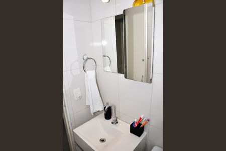 Apartamento à venda com 55m², 2 quartos e 1 vaga Apartamento à venda com 55m², 2 quartos e 1 vagaDetalhe - Banheiro Social