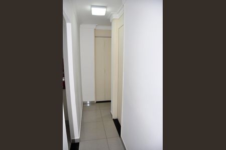 Apartamento à venda com 55m², 2 quartos e 1 vaga Apartamento à venda com 55m², 2 quartos e 1 vagaDetalhe - Corredor Quartos