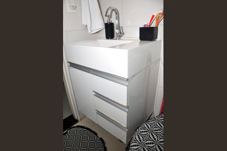 Apartamento à venda com 55m², 2 quartos e 1 vaga Apartamento à venda com 55m², 2 quartos e 1 vagaDetalhe - Banheiro Social
