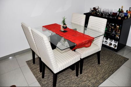Apartamento à venda com 55m², 2 quartos e 1 vaga Apartamento à venda com 55m², 2 quartos e 1 vagaDetalhe - Sala e Sala de Jantar