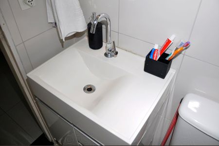 Apartamento à venda com 55m², 2 quartos e 1 vaga Apartamento à venda com 55m², 2 quartos e 1 vagaDetalhe - Banheiro Social