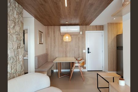 Apartamento para alugar com 77m², 2 quartos e 2 vagas