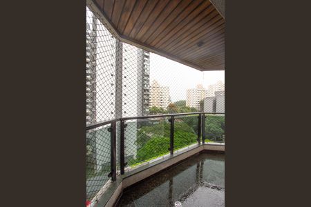 Apartamento para alugar com 158m², 3 quartos e 2 vagasVaranda