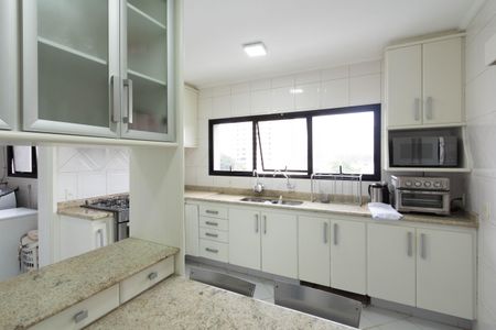 Apartamento para alugar com 158m², 3 quartos e 2 vagasCozinha