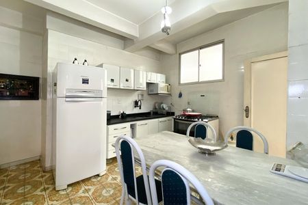Apartamento à venda com 130m², 3 quartos e sem vagaCozinha