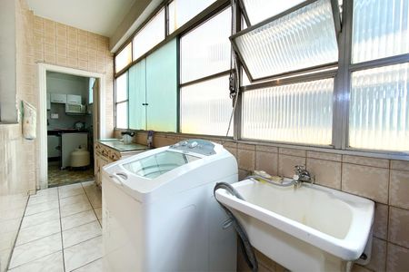 Apartamento à venda com 130m², 3 quartos e sem vagaÁrea de Serviço