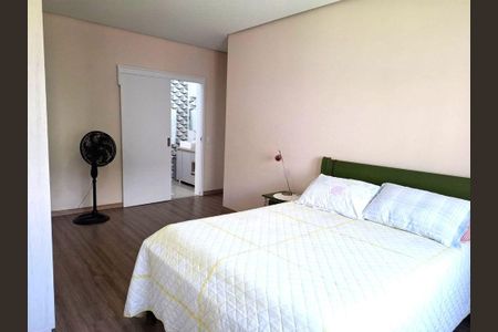 Casa de condomínio para alugar com 186m², 3 quartos e 2 vagasQuarto 1