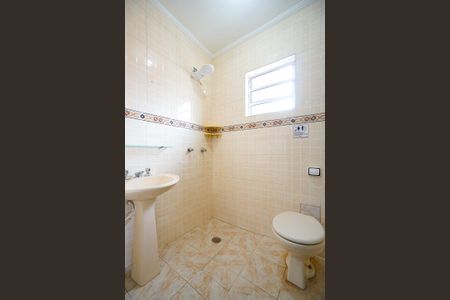 Casa para alugar com 75m², 2 quartos e 2 vagas Casa para alugar com 75m², 2 quartos e 2 vagasBanheiro