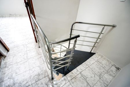 Casa para alugar com 75m², 2 quartos e 2 vagas Casa para alugar com 75m², 2 quartos e 2 vagasEscada