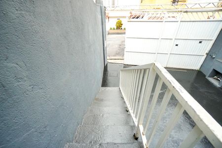 Casa para alugar com 75m², 2 quartos e 2 vagas Casa para alugar com 75m², 2 quartos e 2 vagasEscada