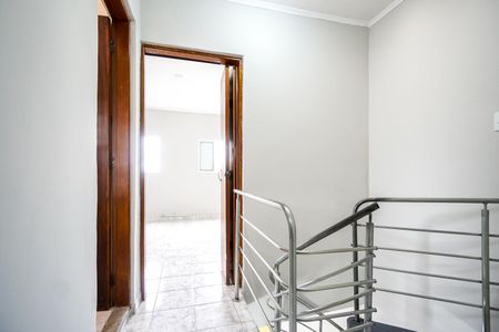 Casa para alugar com 75m², 2 quartos e 2 vagas Casa para alugar com 75m², 2 quartos e 2 vagasHall da escada