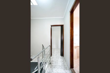 Casa para alugar com 75m², 2 quartos e 2 vagas Casa para alugar com 75m², 2 quartos e 2 vagasHall da escada