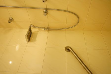 Apartamento à venda com 74m², 2 quartos e 2 vagasDetalhe do Banheiro da Suite