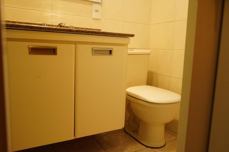 Apartamento à venda com 74m², 2 quartos e 2 vagasBanheiro da Suíte