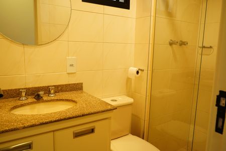 Apartamento à venda com 74m², 2 quartos e 2 vagasBanheiro da Suíte