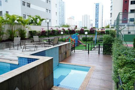 Apartamento à venda com 74m², 2 quartos e 2 vagasÁrea comum - Piscina