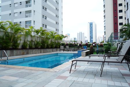 Apartamento à venda com 74m², 2 quartos e 2 vagasÁrea comum - Piscina