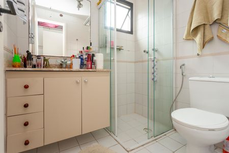 Apartamento à venda com 69m², 2 quartos e 3 vagasBanheiro da Suíte