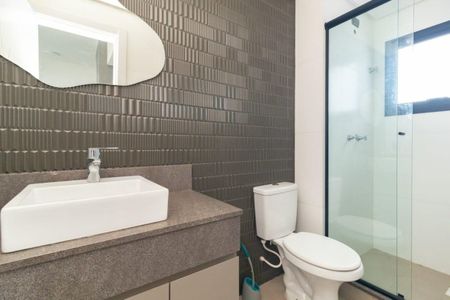 Banheiro  de apartamento para alugar com 1 quarto, 41m² em Menino Deus, Porto Alegre