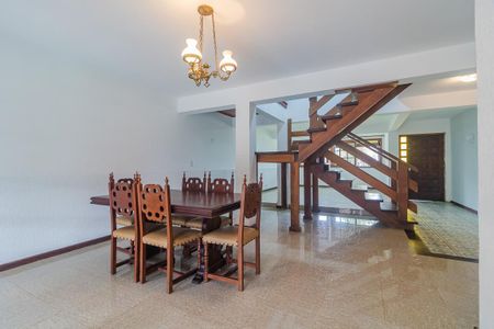 Casa para alugar com 4 quartos, 334m² em Guarujá, Porto Alegre