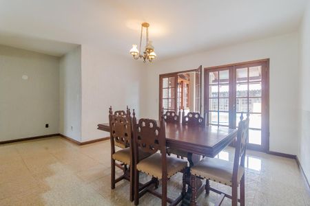 Casa para alugar com 4 quartos, 334m² em Guarujá, Porto Alegre