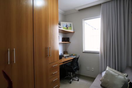 Apartamento à venda com 80m², 3 quartos e 2 vagasQuarto 2