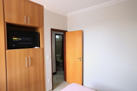Quarto de apartamento à venda com 3 quartos, 80m² em Ana Lúcia, Belo Horizonte