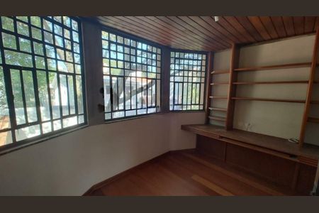 Casa à venda com 260m², 3 quartos e 3 vagas