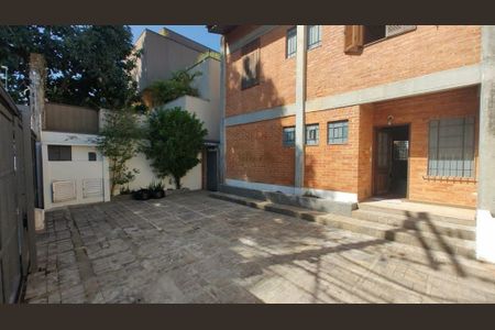 Casa à venda com 260m², 3 quartos e 3 vagas