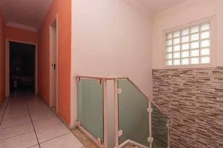 Casa para alugar com 169m², 3 quartos e 2 vagas Casa para alugar com 169m², 3 quartos e 2 vagasEscada