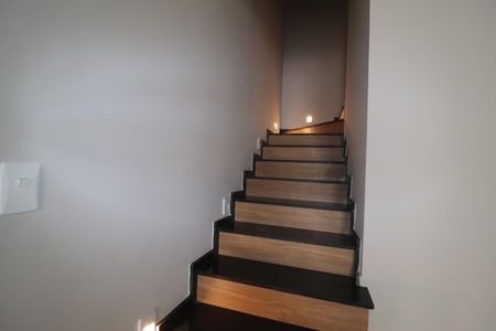 Escada  de casa à venda com 3 quartos, 156m² em Vila Camilópolis, Santo André