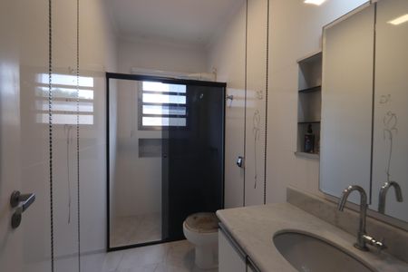 Casa à venda com 163m², 2 quartos e 2 vagasBanheiro da Suíte