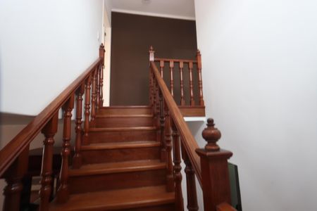 Casa à venda com 163m², 2 quartos e 2 vagasEscada