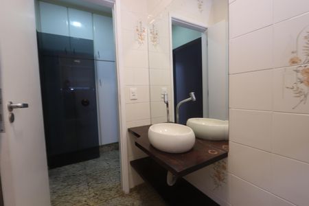 Casa à venda com 163m², 2 quartos e 2 vagasLavabo