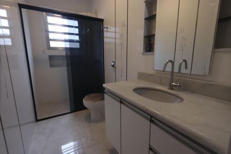 Casa à venda com 163m², 2 quartos e 2 vagasBanheiro da Suíte