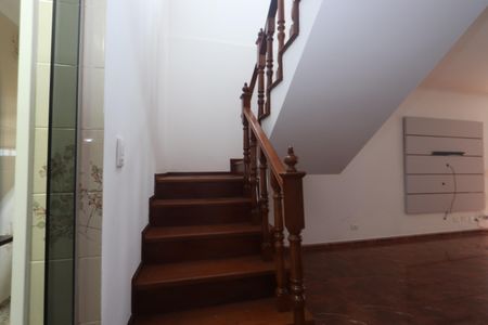 Casa à venda com 163m², 2 quartos e 2 vagasEscada
