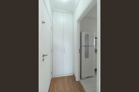 Apartamento à venda com 56m², 2 quartos e 2 vagasCozinha e entrada do apartamento
