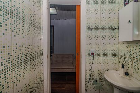 Banheiro de casa de condomínio para alugar com 1 quarto, 40m² em Sarandi, Porto Alegre