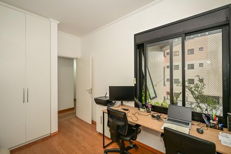 Apartamento à venda com 190m², 4 quartos e 3 vagasQuarto 2